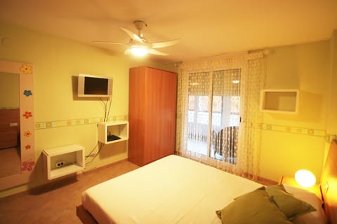 Apartment, 2 Bedrooms, Sea View | 2 bedrooms, iron/ironing board, cribs/infant beds, free WiFi