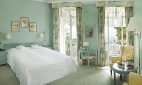 Standard Double Room, Balcony, Lake View | Hypo-allergenic bedding, in-room safe, individually furnished, desk