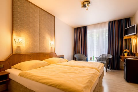 Business Double Room | Minibar, in-room safe, individually furnished, desk
