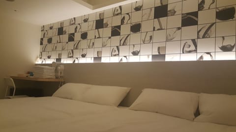 Standard Quadruple Room | Desk, blackout drapes, soundproofing, free WiFi