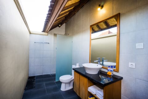 Bungalow, Sea View | Bathroom | Shower, free toiletries, hair dryer, slippers
