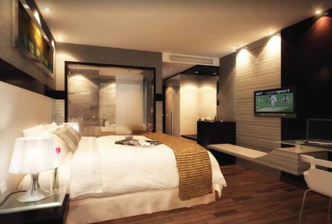 Executive Room | Premium bedding, minibar, in-room safe, desk