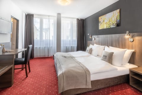 Hypo-allergenic bedding, in-room safe, desk, soundproofing