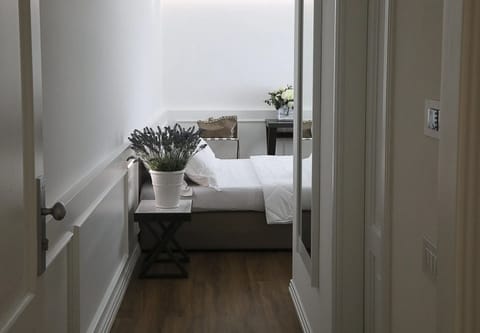 White Room | Minibar, in-room safe, desk, free WiFi
