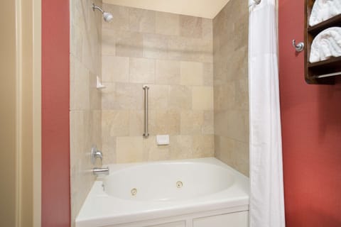 Suite, 1 King Bed, Accessible, Non Smoking | Bathroom | Free toiletries, hair dryer, towels