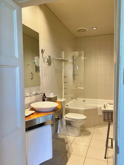 Waterfront Signature Spa Suite (King) | Bathroom | Designer toiletries, hair dryer, towels, soap