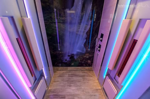 Luxury Suite (Relax) | Bathroom | Free toiletries, hair dryer, towels