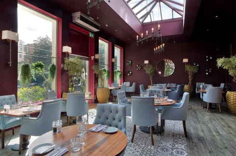 Lunch and dinner served