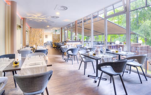 2 restaurants, breakfast, lunch, dinner served; Mediterranean cuisine