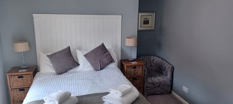 Standard Double Room, Ensuite (Room 5) | Blackout drapes, iron/ironing board, free WiFi, bed sheets