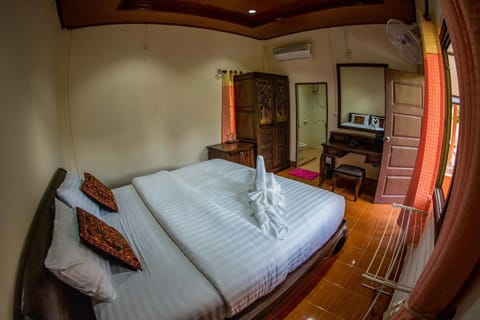 Standard Air Conditioned Room | Minibar, soundproofing, free WiFi, bed sheets