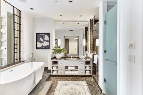 Luxury Penthouse, 2 Bedrooms, Kitchen, Partial Sea View (Halo) | Bathroom | Designer toiletries, hair dryer, bathrobes, slippers