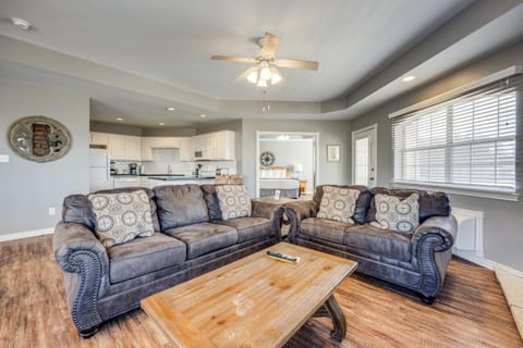 Suite, 1 King Bed, Non Smoking (Efficiency) | Premium bedding, individually decorated, individually furnished, desk