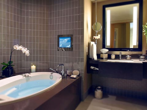 Premium bedding, down comforters, minibar, in-room safe