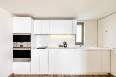 Suite, 1 Bedroom (Emerald Residence 1 Bdr Sea View) | Private kitchen | Espresso maker, coffee/tea maker, electric kettle