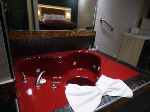 Room, 1 King Bed, Jetted Tub | Room amenity