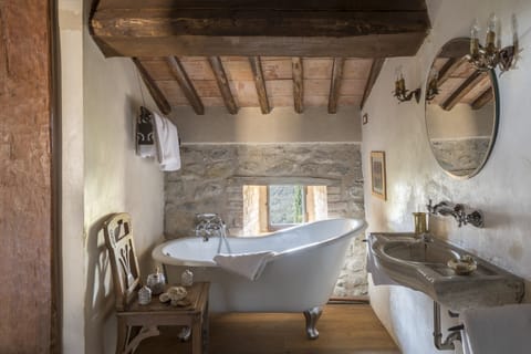 Suite (Sprone) | Bathroom | Separate tub and shower, deep soaking tub, rainfall showerhead