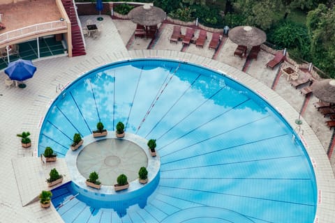 Outdoor pool, pool umbrellas, sun loungers