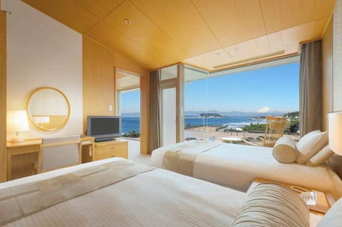 Suite Room B, Non Smoking | Premium bedding, in-room safe, desk, iron/ironing board