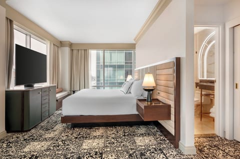 Suite, 1 King Bed with Sofa bed (Plaza Suite) | Premium bedding, in-room safe, desk, iron/ironing board