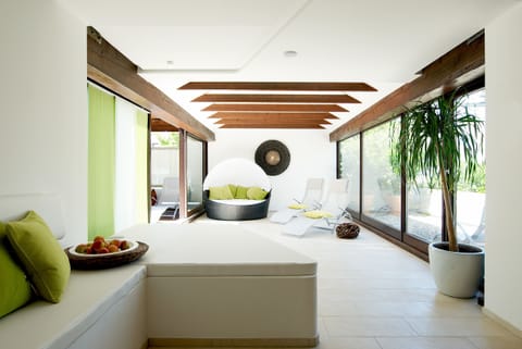 Sauna, body treatments, aromatherapy, hot stone massages, facials