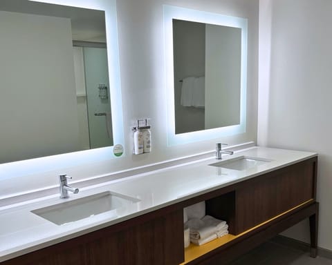 Suite, 1 King Bed | Desk, iron/ironing board, free cribs/infant beds, rollaway beds