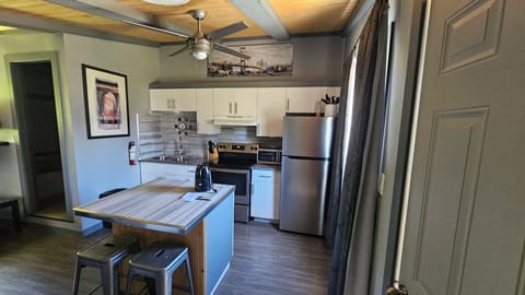 Classic Cabin | Private kitchen | Fridge, microwave, coffee/tea maker, electric kettle