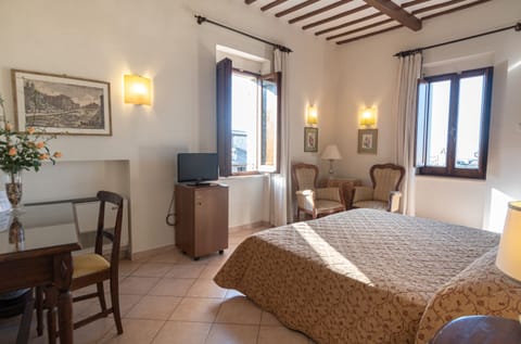 Double or Twin Room | Desk, free WiFi, bed sheets