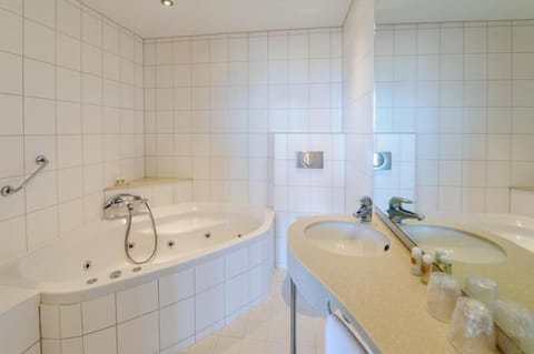 Free toiletries, hair dryer, towels