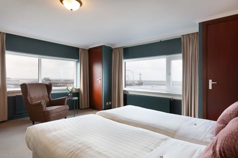 Standard Twin Room, Beach View | Desk, free WiFi, bed sheets