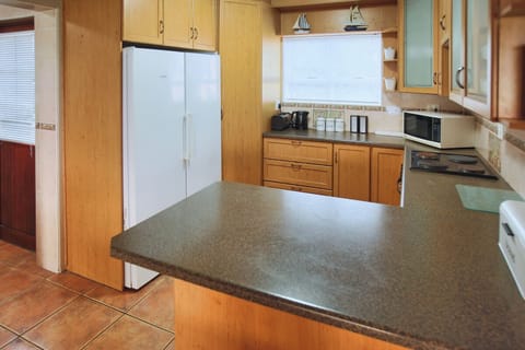 6 Fairway 2 | Private kitchen | Fridge, microwave, electric kettle, dining tables