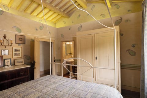 Villa, 6 Bedrooms | 6 bedrooms, cribs (free), WiFi (free), bed sheets