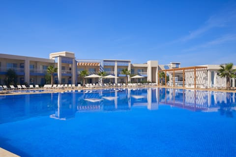 2 outdoor pools, sun loungers
