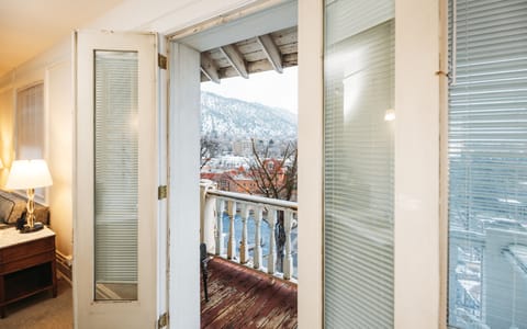 Balcony Suite | Premium bedding, pillowtop beds, desk, laptop workspace