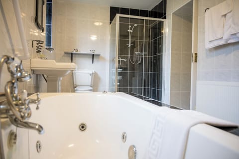 Quadruple Room, Ensuite (Family ensuite Courtyard) | Bed sheets