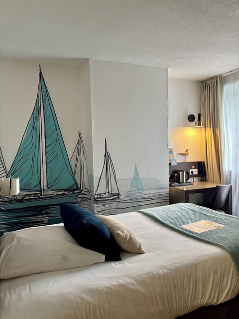 Economy Single Room | Premium bedding, pillowtop beds, desk, laptop workspace