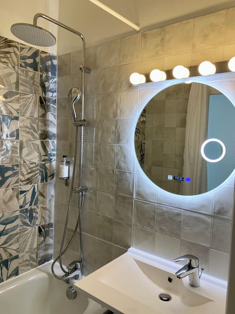 Double Room, Harbor View | Bathroom | Eco-friendly toiletries, hair dryer, towels, soap