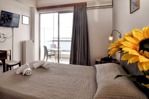 Single Room, Sea View | Blackout drapes, free WiFi, bed sheets