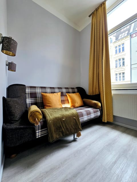 City Triple Room | Living area | 15-cm TV with cable channels