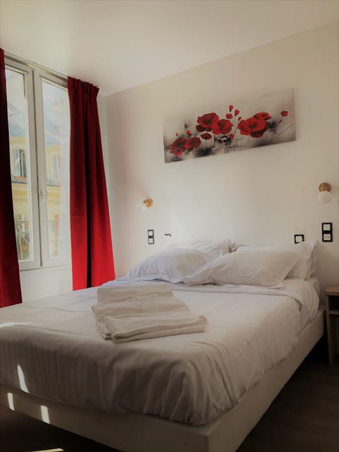Superior Double Room, Bathtub | Front of property