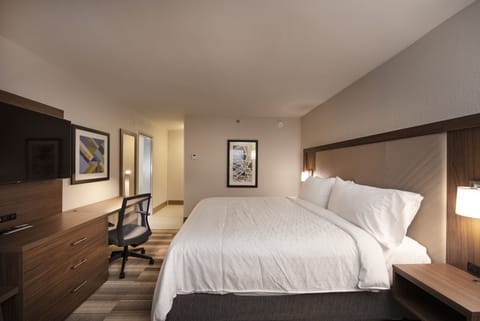 Suite, 1 King Bed (Additional Living and Dining Areas) | In-room safe, desk, laptop workspace, blackout drapes