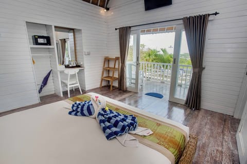 In-room safe, desk, blackout drapes, free WiFi