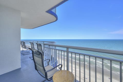 Deluxe Condo, 4 Bedrooms, Balcony, Ocean View (1901) | Balcony