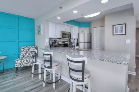Deluxe Condo, 1 Bedroom, Balcony, Ocean View (1136) | Private kitchen | Fridge, microwave