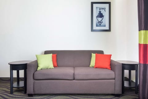 Premium bedding, pillowtop beds, desk, laptop workspace