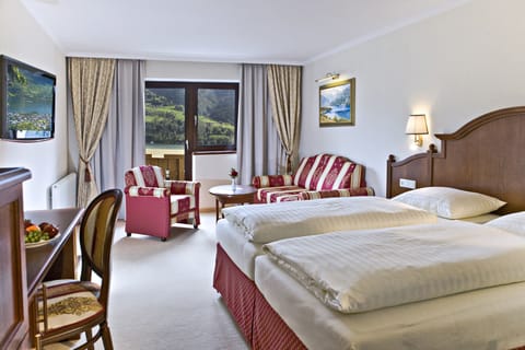 Junior Suite, 1 Double Bed, Balcony, Lake View | Down comforters, minibar, in-room safe, desk