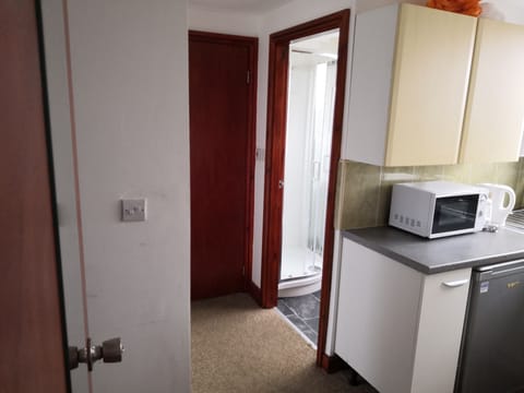 Apartment, Smoking, Corner | Soundproofing, iron/ironing board, free WiFi, bed sheets