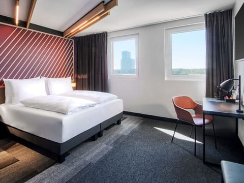 Premium Double Room | Desk, soundproofing, iron/ironing board, free WiFi