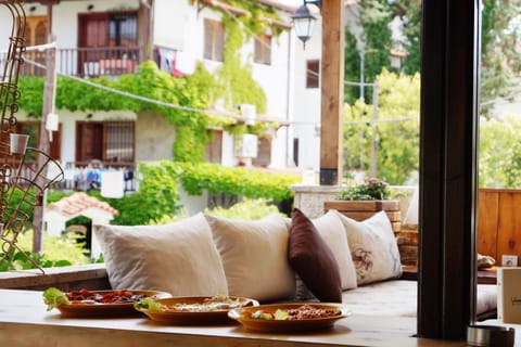 Daily cooked-to-order breakfast (EUR 12 per person)