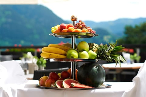 Breakfast and dinner served, Regional cuisine